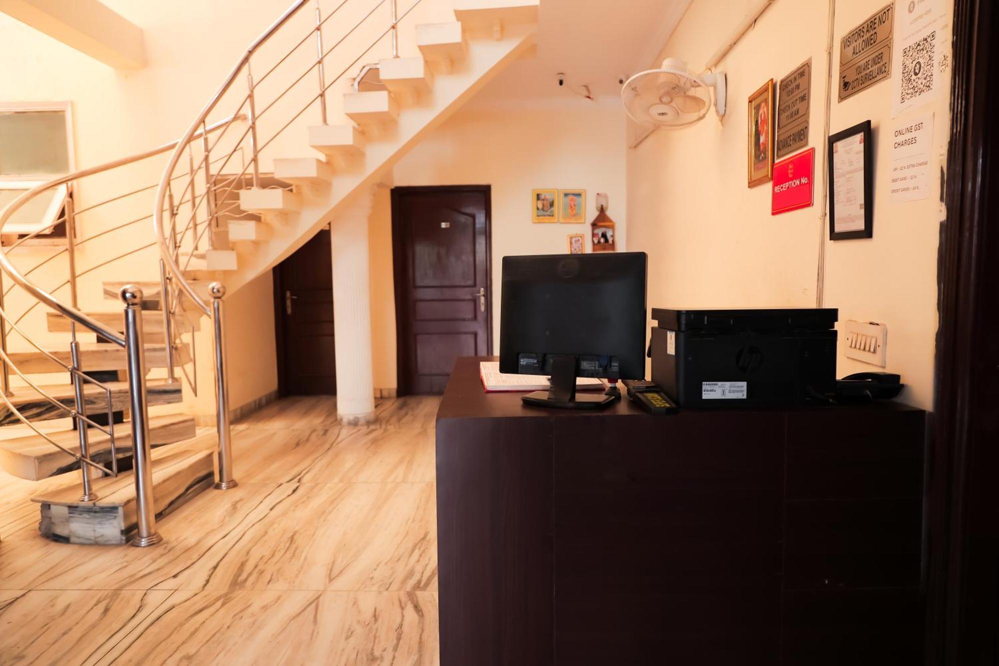 Hotel Green Villa - Near Anand Vihar Station Nuova Delhi Esterno foto